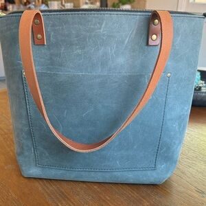 PORTLAND LEATHER GOODS - Medium Storm Blue Tote Bag with Tan Straps